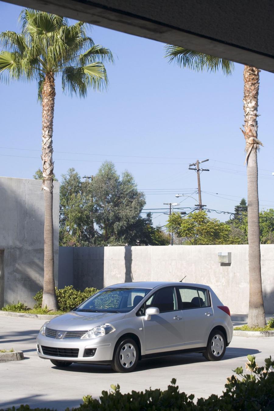  Nissan Tiida 2005 года  (фото 4 из 52)